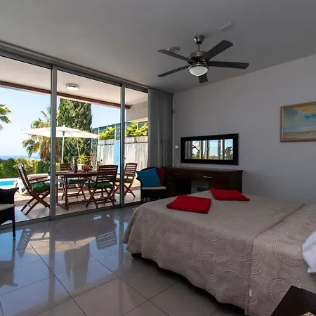 Villa Almeria With Ocean Views